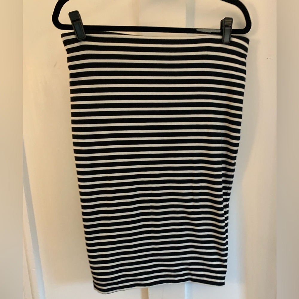 H&M Basic Black & White Striped Stretch Soft Pull On Skirt Size M